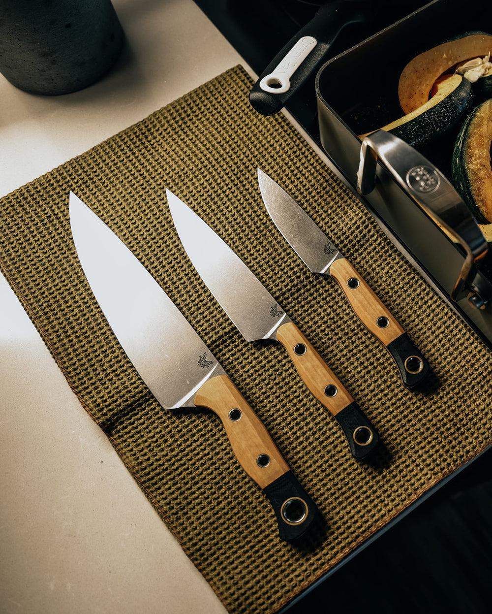 Fifth product image showing the front of knife closed