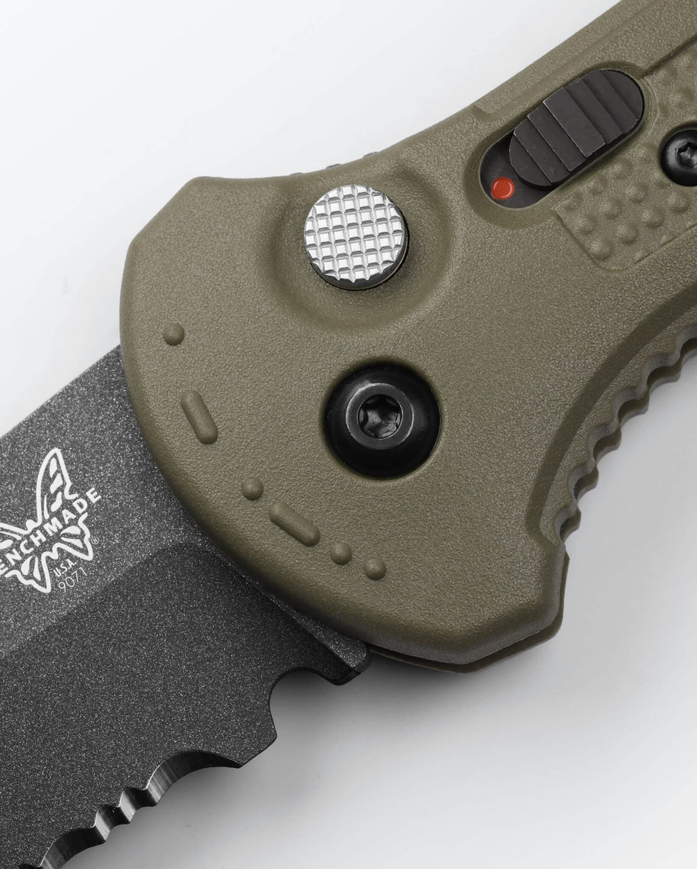 Seventh product image showing a close up of knife